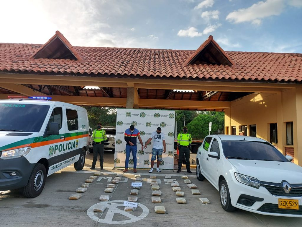 Policia de transito incautò 37 kilos de marihuana destinada a los cartageneros y en la vía San Onofre mujer con 12 kilos màs 