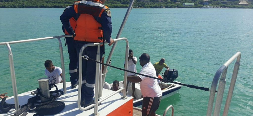 Personas de Cholón y Playa Azul agredieron a funcionarios de la Capitanía de Puerto de Cartagena y dañaron la motonave