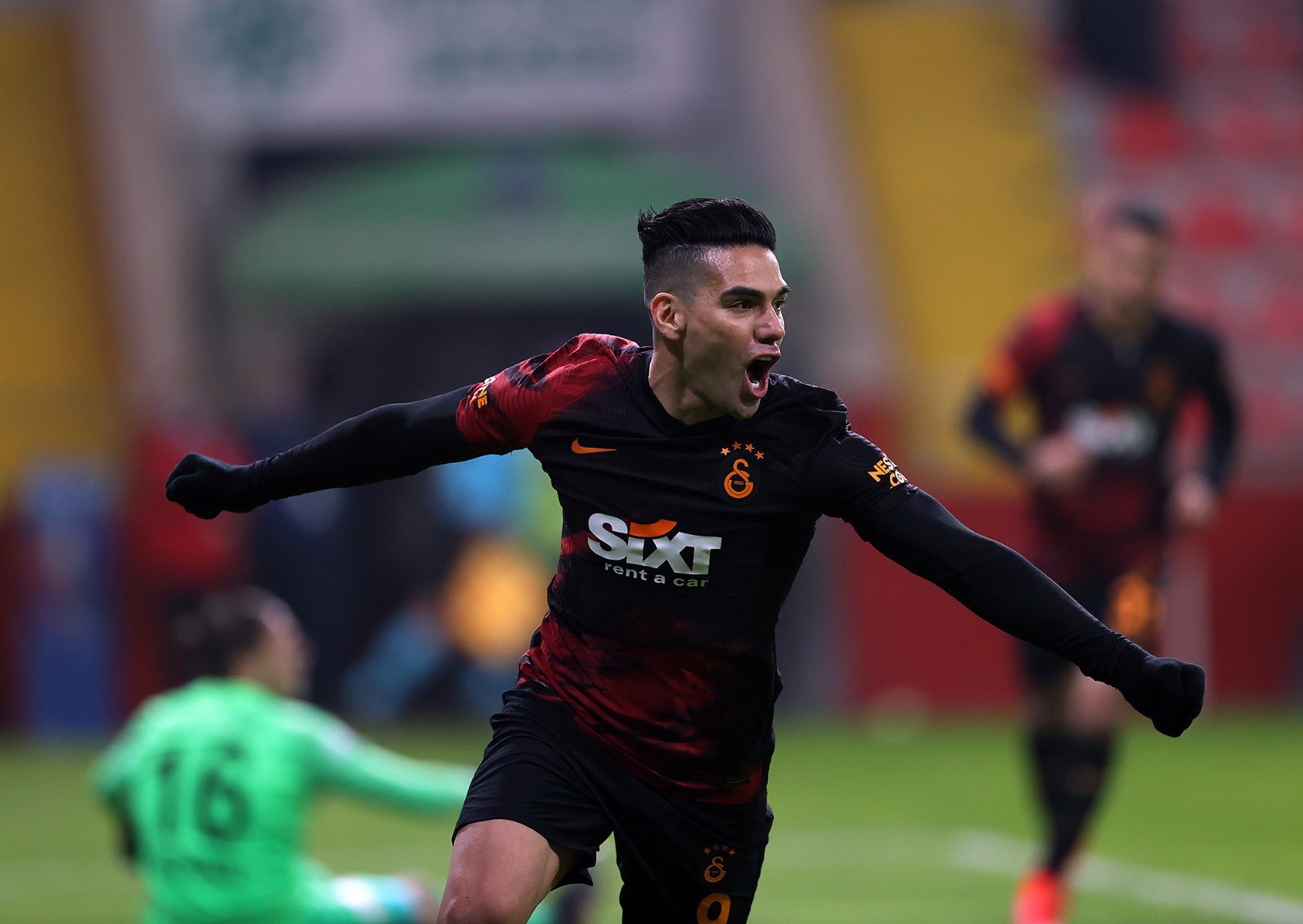 LA BITÁCORA DEPORTIVA DE HOY- juega Radamel Falcao con el Galatasaray SK
