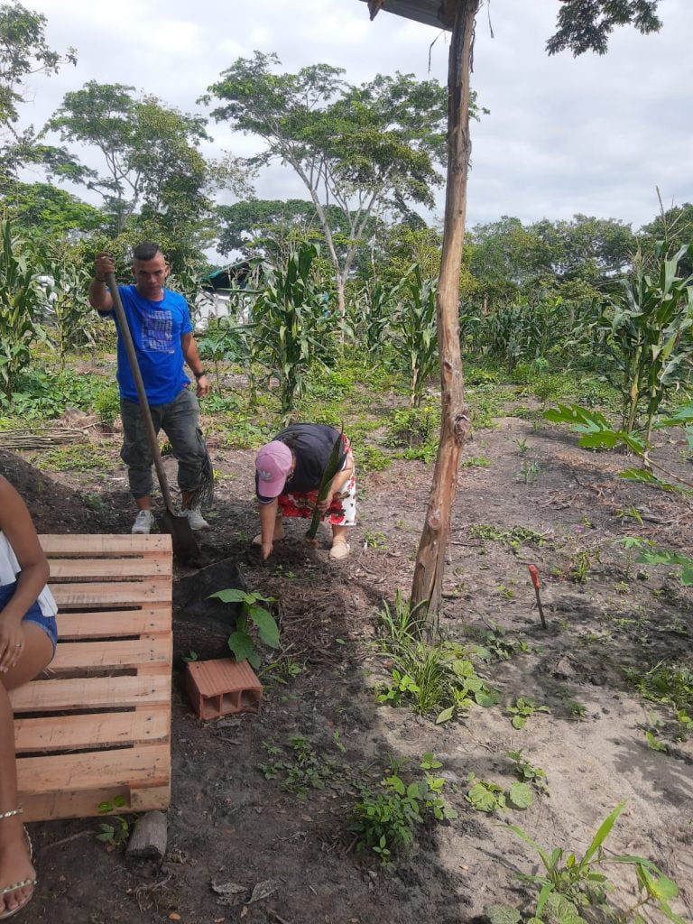Campesino de Cachenche hacen donaciones de mercados en barrios pobre de Turbana.
