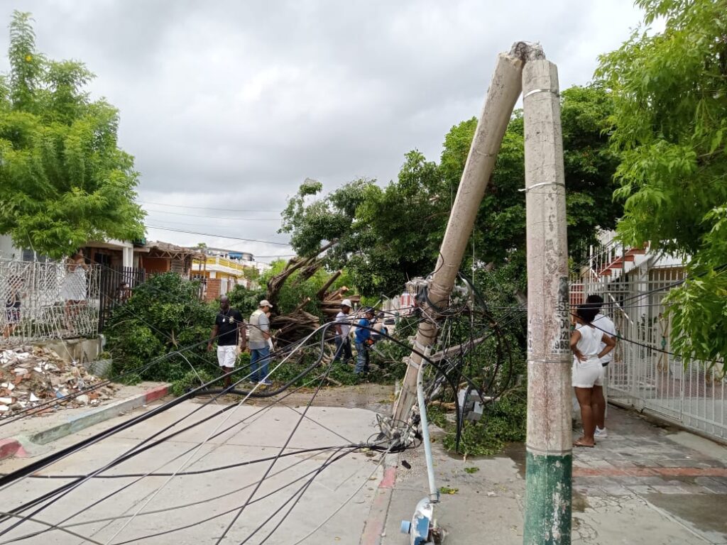 El aguacero dejo varios sectores sin energía y Afinia trabaja en el restablecimiento del servicio ,