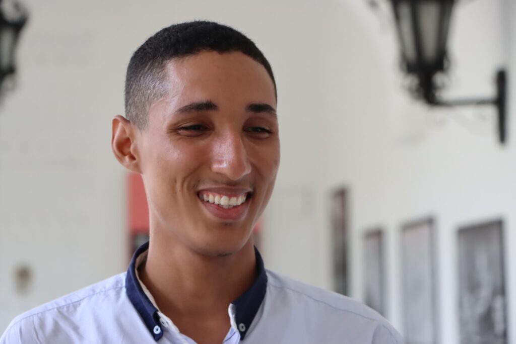 A Marco Antonio Revolledo estudiante de la UdeC fue reconocido por una empresa  multinacional