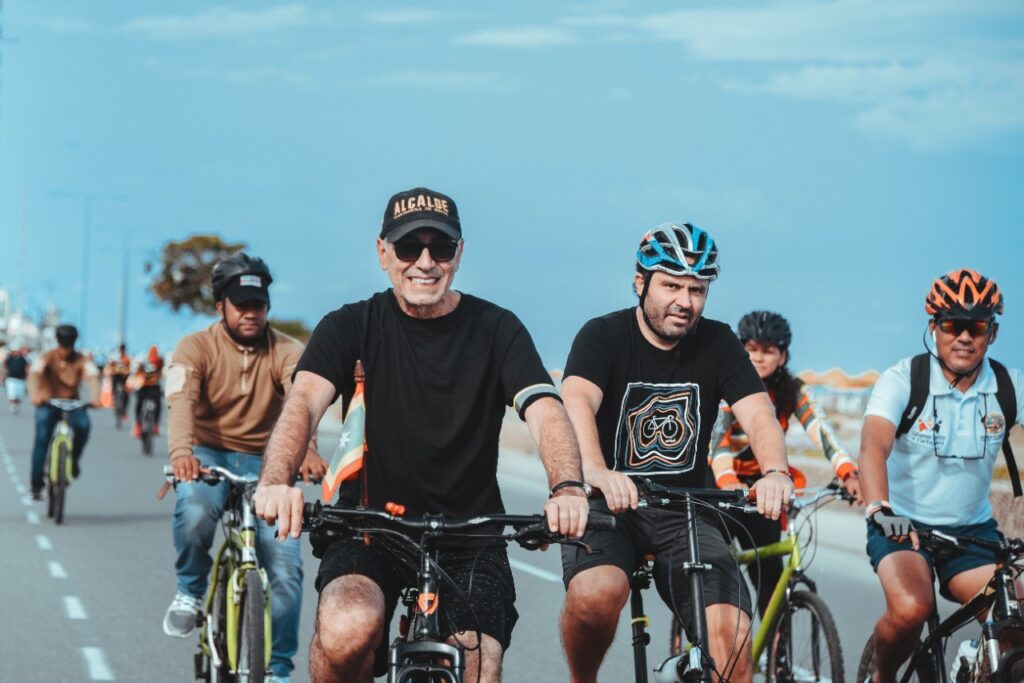 Nuevamente los cartageneros pedalearon en la ciclovía dominical realizada en la avenida Santander a Crespo,