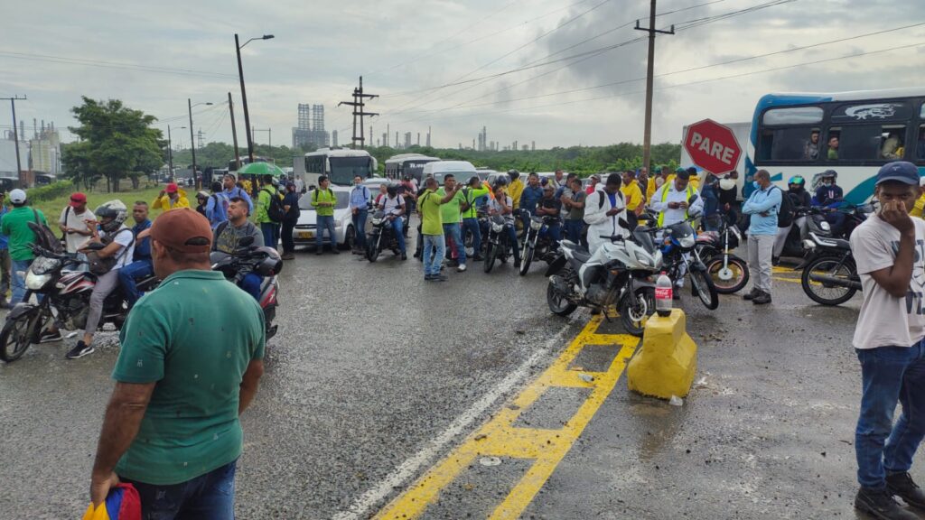 Comenzó el bloqueo de vías en uno de los seis puntos estratégicos del Paro distrital en Cartagena. Bomba El Amparo, se encuentra así.