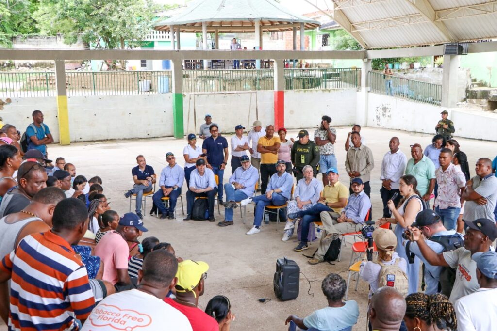 La ministra de Vivienda, Ciudad y Territorio, Catalina Velasco Campuzano, lideró en Cartagena un diálogo social en la Isla de Tierrabomba