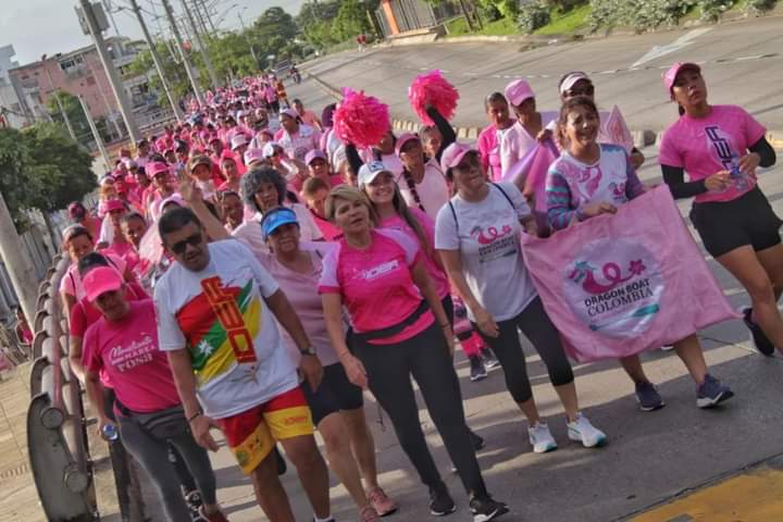 Se cumplió con gran entusiasmo la Caminata Rosa organizada por el IDER y Dadis 
