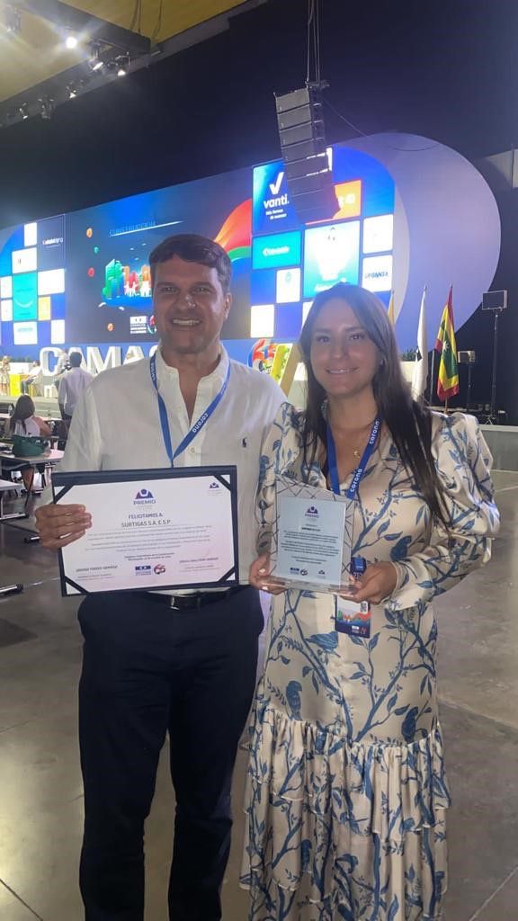 En el congreso de Camacol le otorgan premio nacional "Construimos a la Par a Surtigas