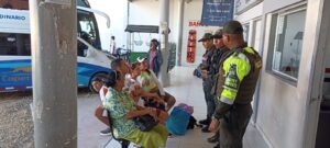 Policías se tomaron el municipio de Magangué, y desarrollan sorpresiva y masiva redada contra la delincuencia.