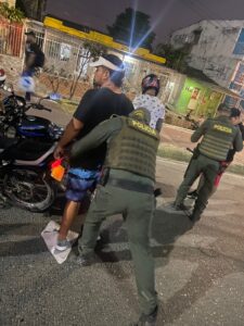  49 capturados y más de 500 armas varias, 700 dosis de droga incautadas en Cartagena en puente de Reyes 