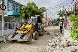 Gobernador Blel está pavimentando calles en Cartagena: la de La Paz en el Barrio Olaya Herrera beneficiada