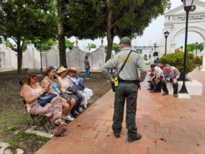 Policía de Turismo en Mompox brinda garantías a turistas y residentes con la campaña 'De tu seguridad me encargo yo''