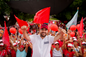 Con multitudinarias concentraciones de gente en plazas y calles ratificando su respaldo en el sur de Bolívar