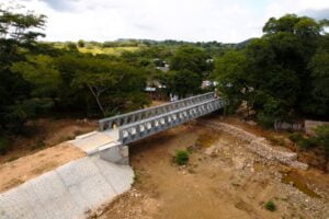 Para generar oportunidades de desarrollo, Gobernador Blel inauguró puente en El Guamo.