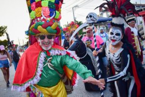 Preludio y celebración del aniversario 39 del barrio Las Palmeras y homenajes en las Fiestas de Independenci