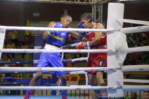 Medalla de Plata y 2 Bronce,