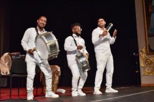 Ganadores del desfile de Independencia y candidatas reciben premios del IPCC