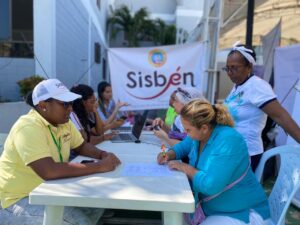 La variación Variación en categorías del Sisbén se debe a cruce con bases de datos