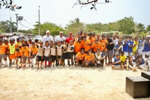 Finalizó Torneo Deportivo Comunitario " Perimetral Unida" IDER 2024, Director del Ider y Alcalde Localidad 2, clausuraron