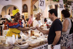 Millonarias ventas en el primer día del FestiDulce de Semana Santa Cartagenero