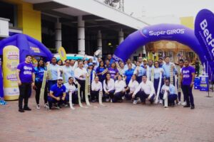 Entre los asistentes a la inauguración, se realizaron sorteos, juegos y competencias con personas que visitaban el centro comercial y se animaban a participar