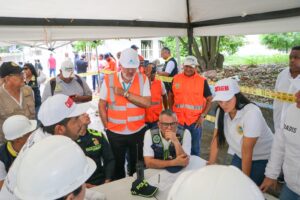 Aguas de Cartagena detectó daño debajo de una zapata de vivienda de tres pisos construida encima de la red,