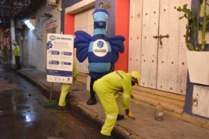 Pacaribe realiza lavado de áreas públicas en el Centro Histórico de Cartagena .