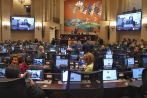 "Publicaré la ausencia y el voto negativo de congresistas, partido por partido, para demostrarlo, revolución popular" Presidente Gustavo Petro