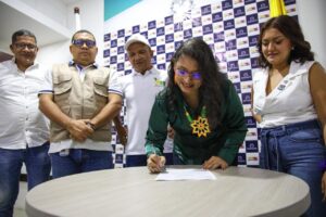 “De izquierda a derecha: Julio Arias (PTC), Delegado departamental Roque Tolosa (Registraduría), Orlando Arrieta (ASI), Carmen Julia Miranda (Verde) y Stephani Galeano (Verde)”
