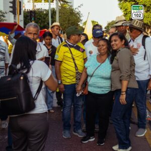 “La médica Carmen Julia marcha en Cartagena defendiendo soberanía y Gobierno Petro”