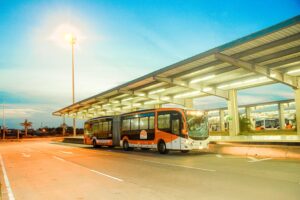 Los nuevos buses prometen acabar con esperas y dignificar el servicio