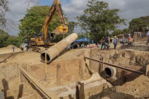 Personal técnico ejecuta labores estratégicas para fortalecer el sistema de acueducto.
