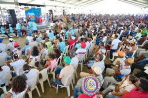 Multitud de pescadores y artesanos acompañan anuncio oficial en La Boquilla.