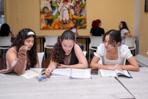 Inclusión académica fortalece permanencia estudiantil en Universidad de Cartagena.