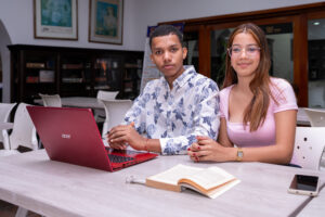Feria EXPOSGRADOS 2026 conecta profesionales con programas académicos de alta calidad.