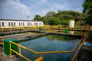 Aguas de Cartagena restablece gradualmente servicio tras contingencia en la vía Mamonal–Gambote.