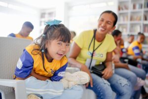 Niños con discapacidad reciben atención integral en municipios bolivarenses gracias al programa