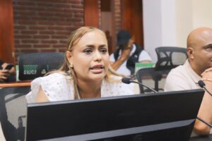 Villalobos impulsa educación nocturna en barrios y subsidios de transporte para estudiantes cartageneros
