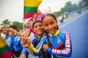 Niños y jóvenes celebran regreso de escenario digno para entrenamientos y competencias.