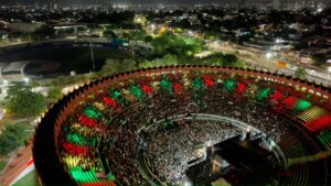 Ovaciones multitudinarias acompañan cada acorde festivo durante FestiBandas 2026.