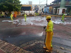 Pacaribe integra cultura ciudadana con limpieza empresarial en espacios emblemáticos.