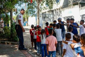 Bomberitos reciben formación práctica para prevenir incendios y proteger comunidades vulnerables