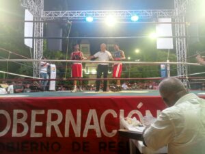 ARJONA CELEBRÓ ENTRE LLUVIA Y HOMENAJE A HAROLD GREY UNA VELADA BOXÍSTICA MEMORABLE