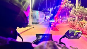 Motocicleta y celular incautados serán analizados por investigadores judiciales.
