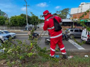 Brigada “Barremos con orgullo cartagenero” recolectó residuos y sensibilizó a la comunidad.