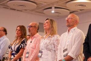 Empresarios y autoridades analizaron desafíos claves para crecimiento sostenible nacional.