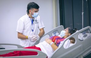 Médicos de urgencias accederán a contratación indefinida y residencia.