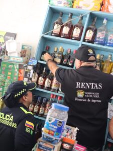 Incautadas 107 botellas ilegales en Villanueva y Arjona simultáneamente.
